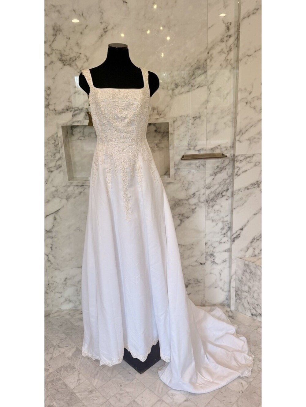 Vow & Vogue Bridal Wedding Gown Size 8 Lace Beaded Satin Train Ivory White